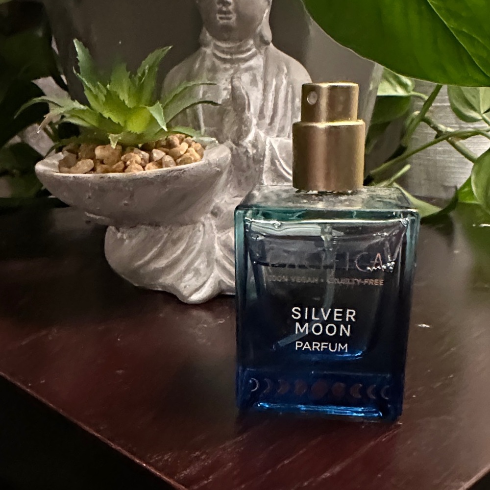 Pacifica Silver Moon Parfum 1oz – Long-Lasting Vanilla Almond Vegan Non Toxic - Picture 2 of 16